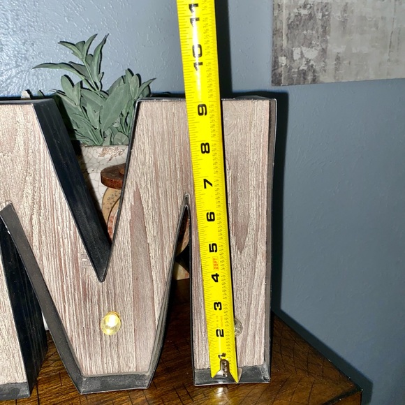 LIGHT UP “M” MARQUEE SIGN - LIKE NEW - Picture 5 of 7